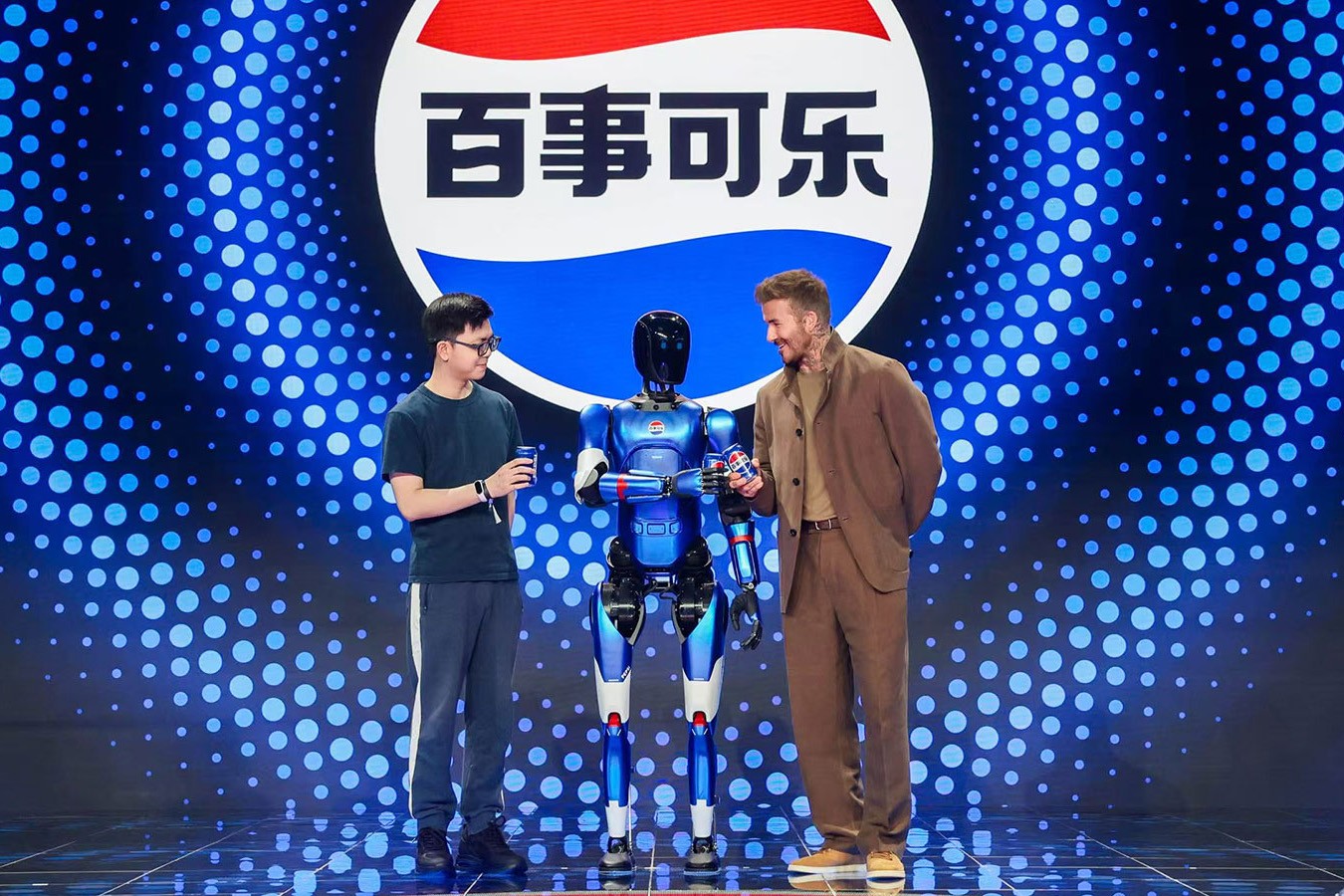 完美·(中国)体育机器人携手百事中国共创“百事蓝宝” 共燃渴望新章